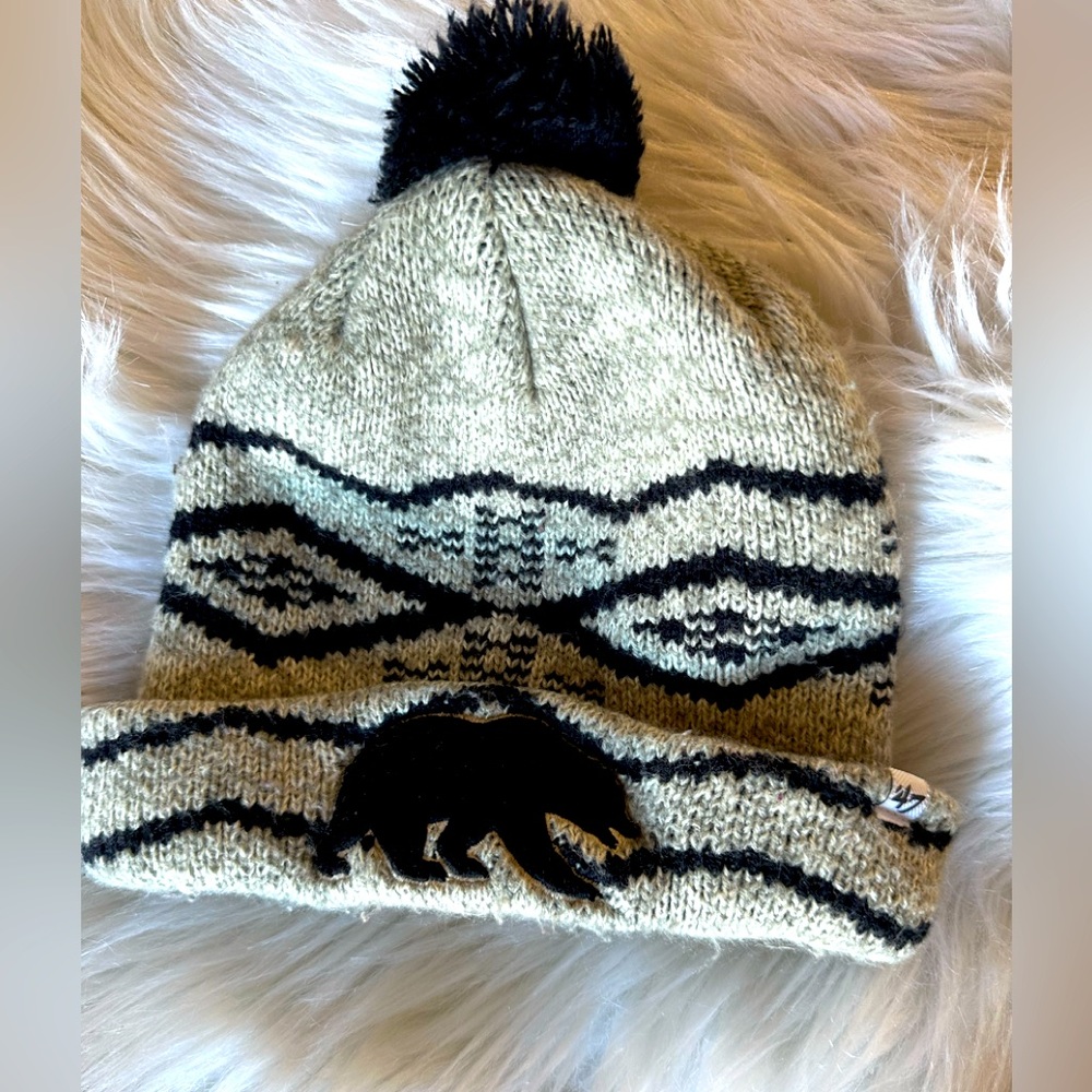 EUC 47 Men's Bear Pattern Beanie - Black and‎ Gray One Size